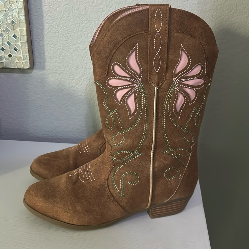 Magellan Outdoors Boots Cowgirl Kids Outdoor Western Embroidered Size 4 Pink EUC